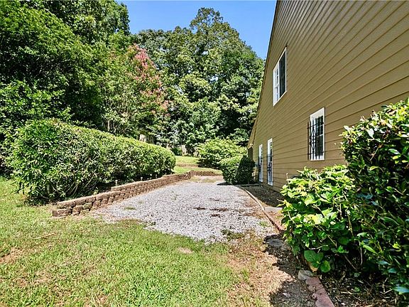 3rd image of 1140 Magnolia Way SE