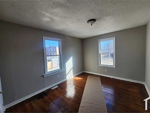 4th image of 1018 Sells Ave