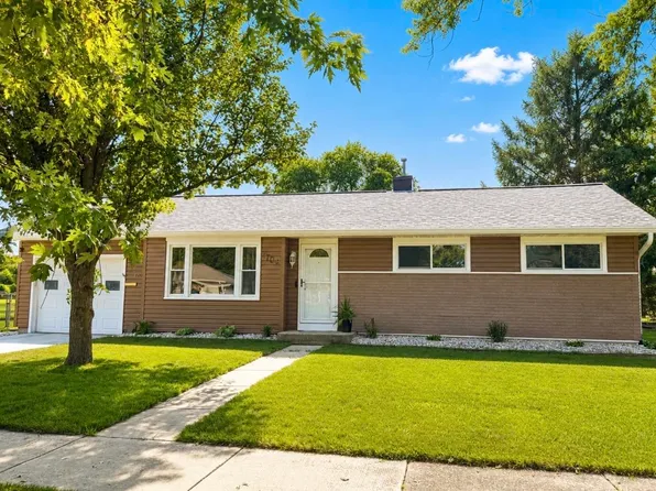 1704 Pershing Pl, Janesville, WI 53546