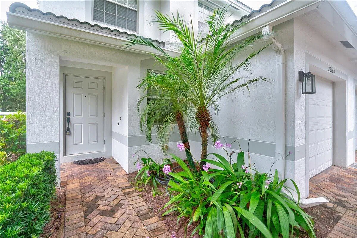 3 bed, 2.5 bath, 1445 sqft, $3,300 — Photo 3