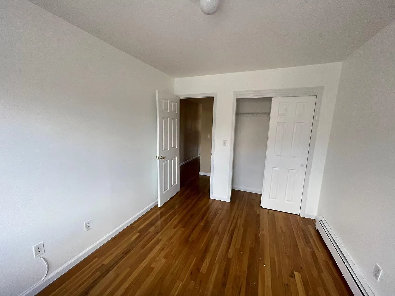 3 bed, 1100 sqft, $2,950 — Photo 2