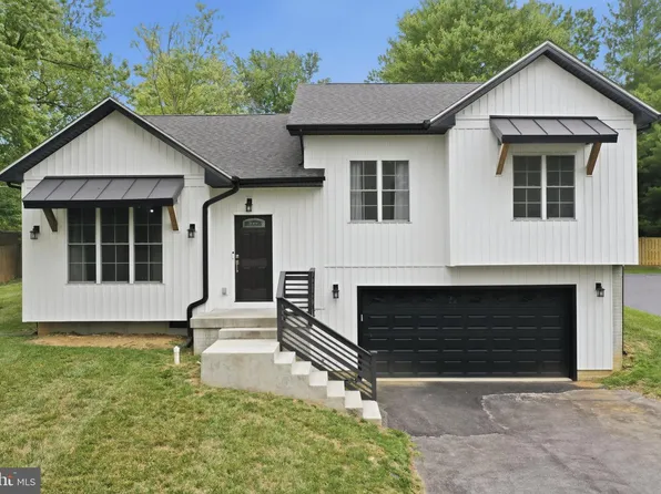 195 Still Meadow Dr, Martinsburg, WV 25405