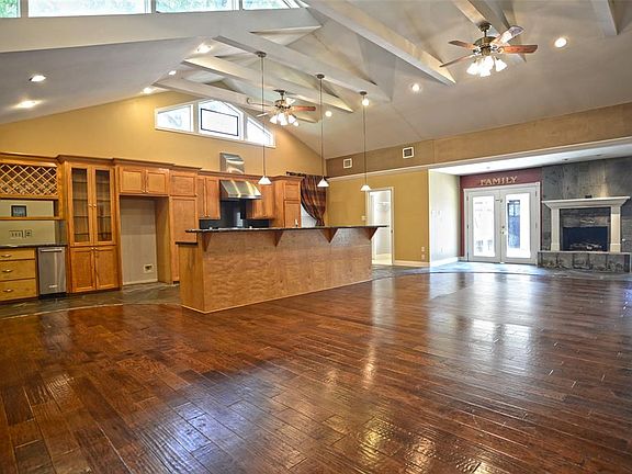 3rd image of 4143 Willow Hill Dr
