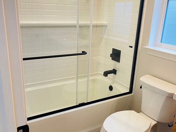 5th image of 305 Gurries Dr #B
