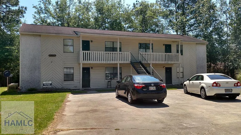2 bed, 1.0 bath, 828 sqft, $995 — Photo 1