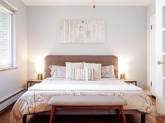 1st Bedroom: King Bed