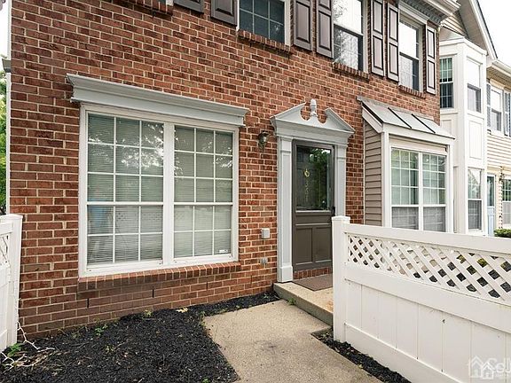 3rd image of 361 Hadleigh Ln