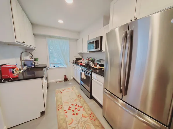 33 Talbot Ln APT 11, Greenwich, CT 06830