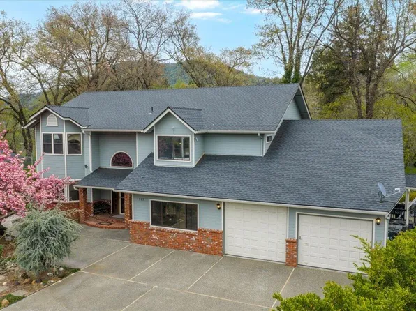 113 Walnut Dr, Rogue River, OR 97537