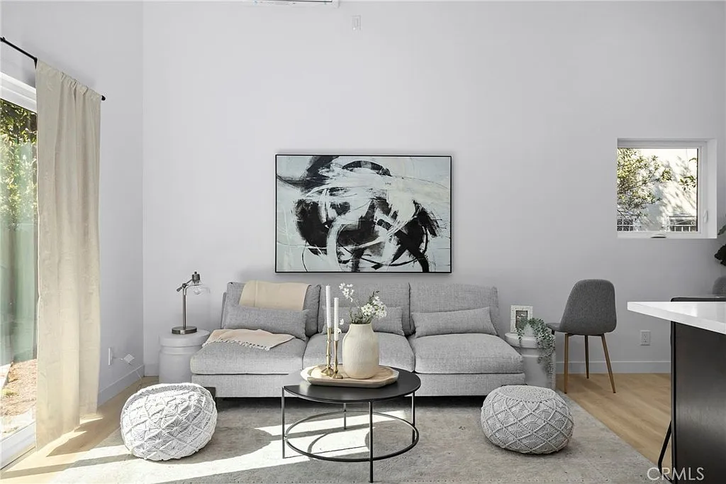 2 bed, 840 sqft, $3,250 — Photo 2