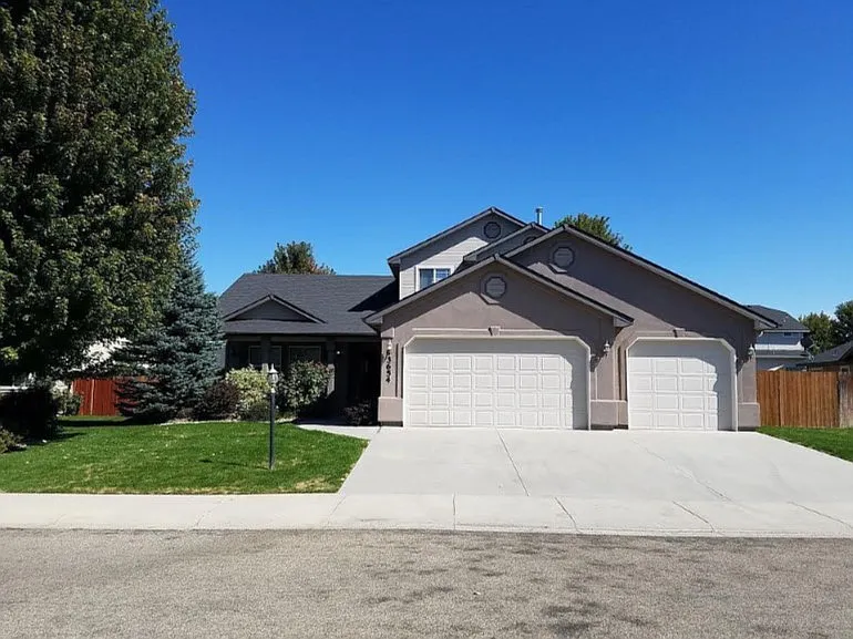 Like New 4Bedroom / 3 Bath Home in Meridian! — Photo 1