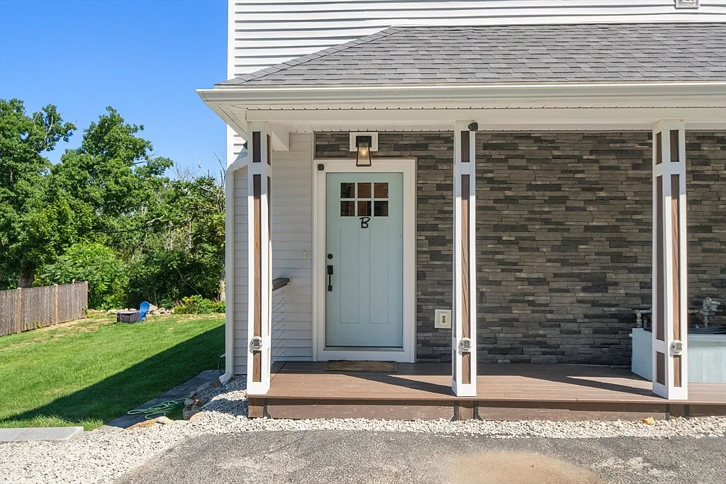 4 bed, 2.5 bath, 2412 sqft, $6,000 — Photo 4