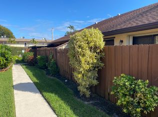 452 Springdale Cir, Palm Springs, FL 33461