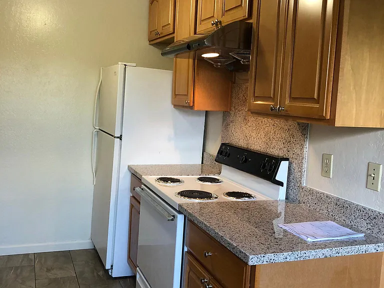 1441 Lewis St #7 — Photo 5