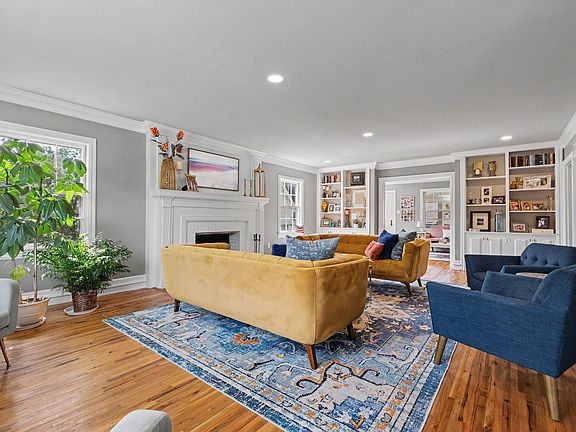 2nd image of 406 W Narroway St