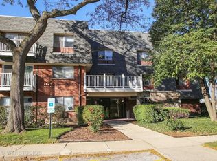 902 Ridge Sq APT 306, Elk Grove Village, IL 60007