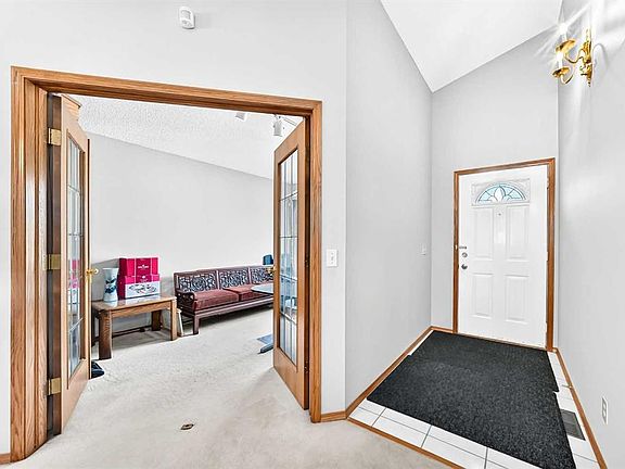 3rd image of 184 SE Hampshire Cir NW
