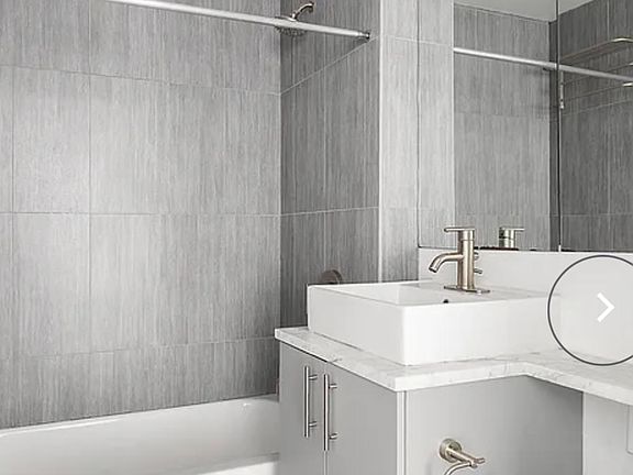 4th image of 5-49 Borden Ave #5E