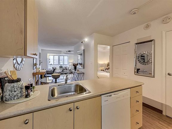 3rd image of 15 Maplewood Ave #208