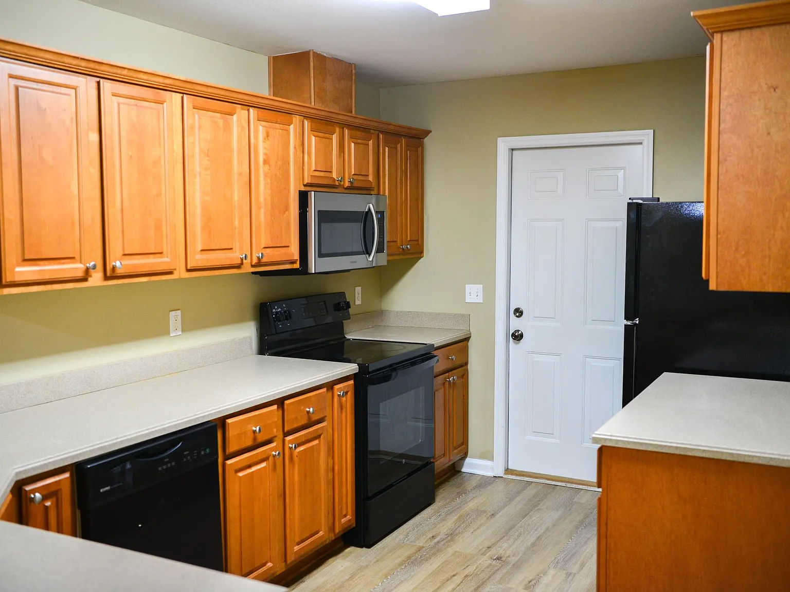 3 bed, 1200 sqft, $1,500 — Photo 4