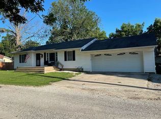 912 Eldon St, Bartelso, IL 62218