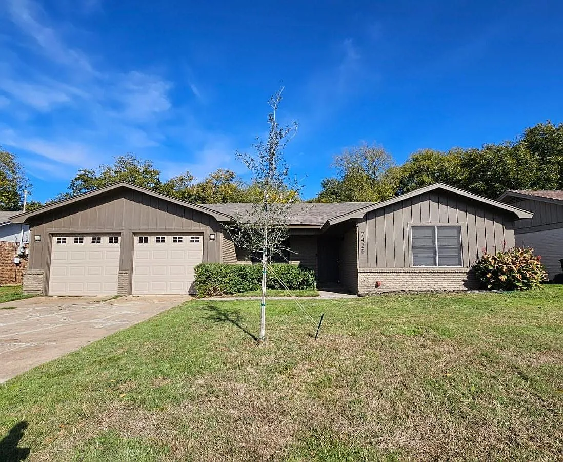 3 bed, 1358 sqft, $2,150 — Photo 1