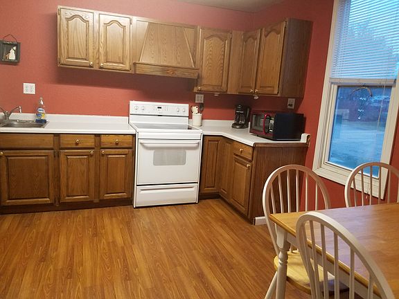 3rd image of 304 E 1st St