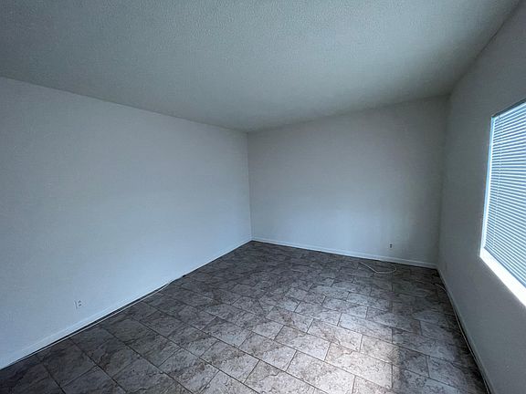 4th image of 11831 Mayfield Ave #4