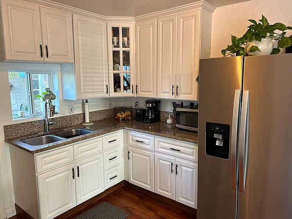 4th image of 3570 Caspian Ave