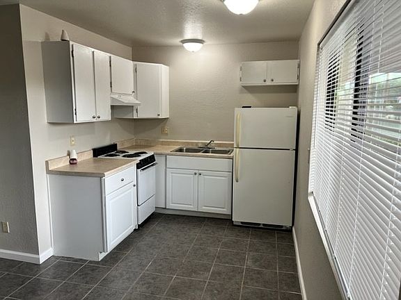 2nd image of 3131 E Fairmount St #A