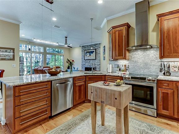 3rd image of 2977 Park Square Pl