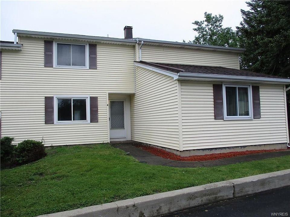 1st image of 4 Pebble Creek Dr