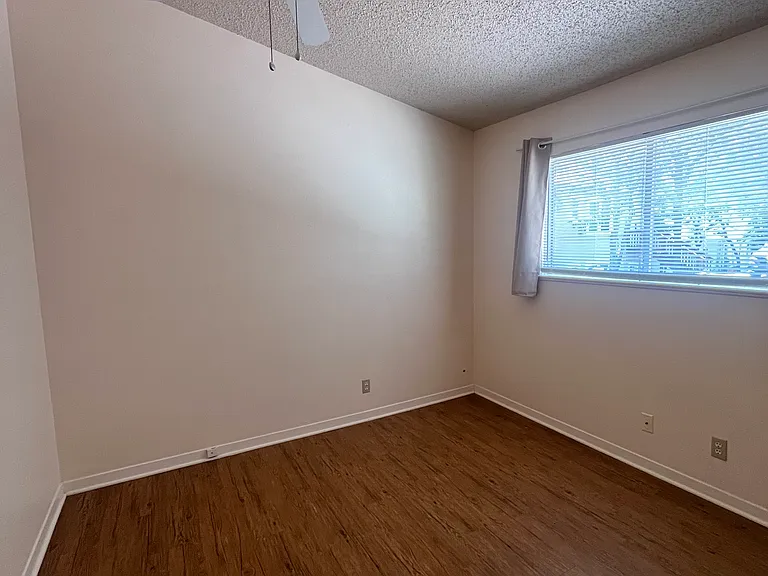 208 E 31st St #5 — Photo 15