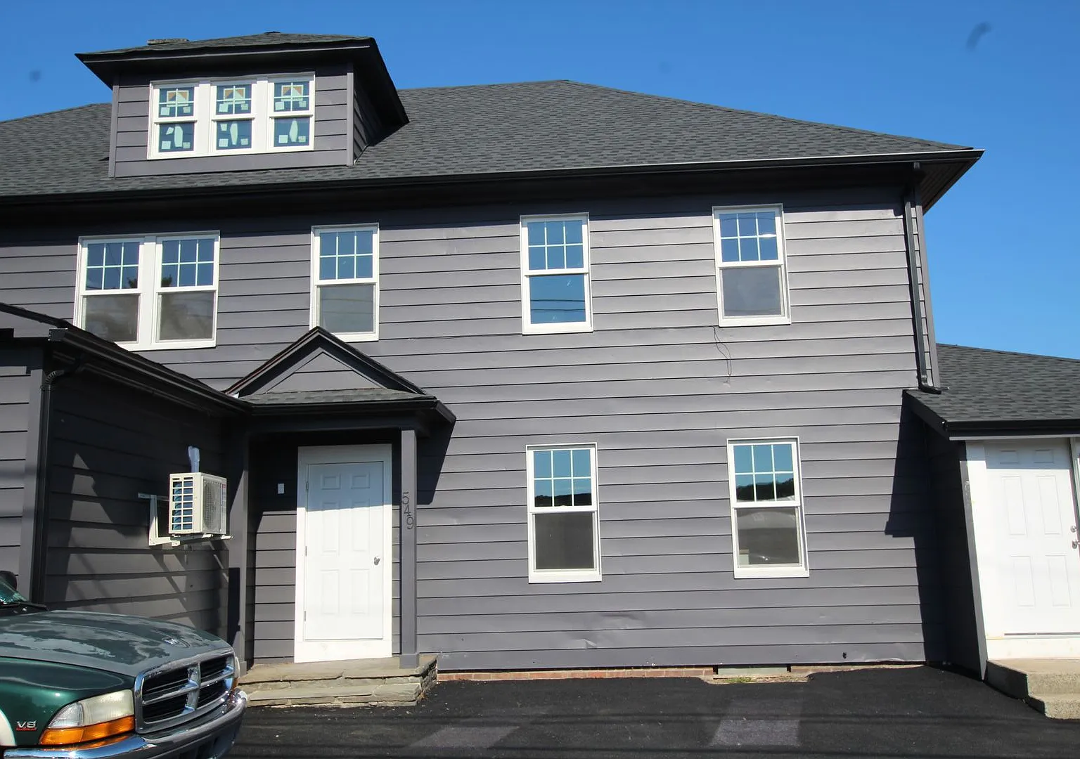 549 Albany Ave - Apts — Photo 3