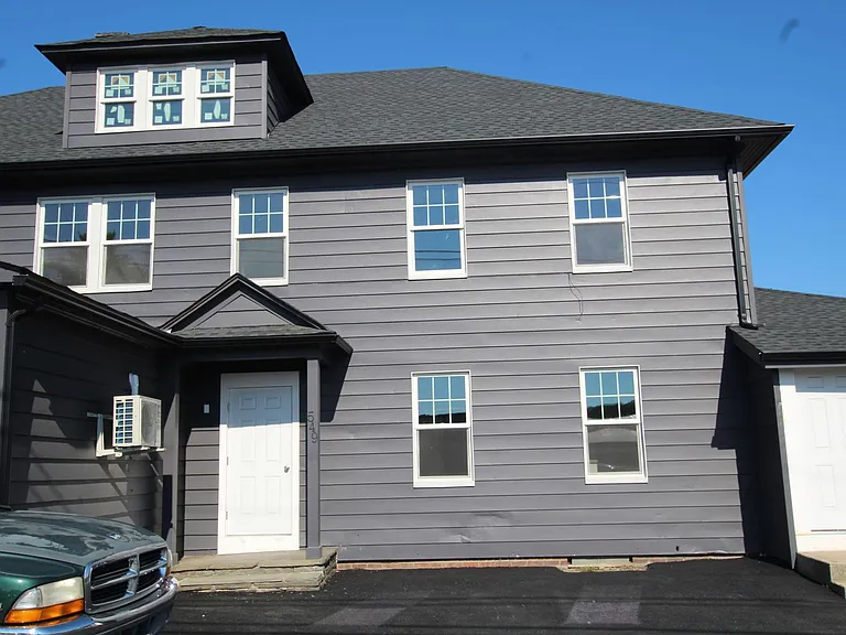 549 Albany Ave — Photo 14
