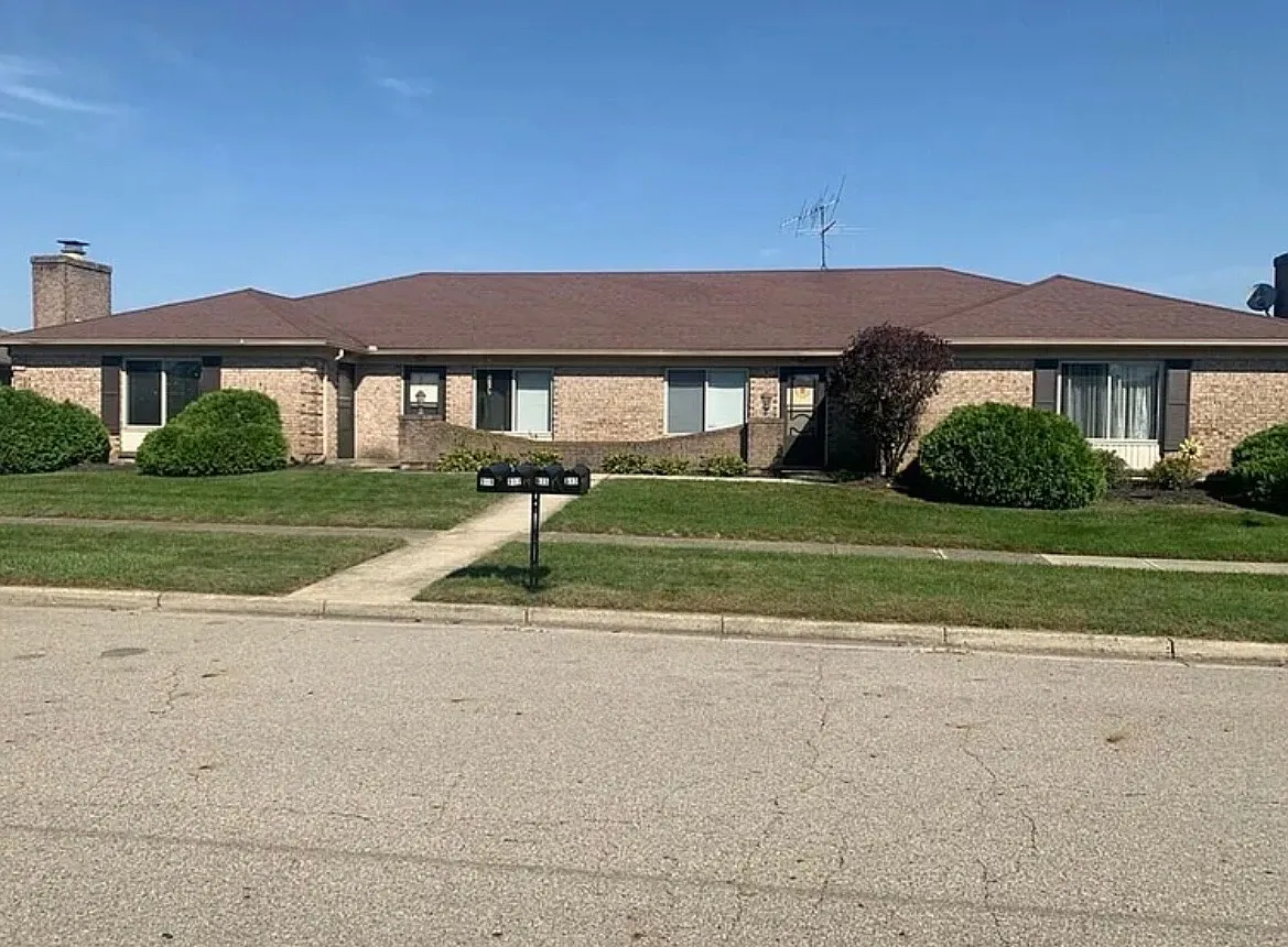 913 Henley Court - 913 — Photo 1