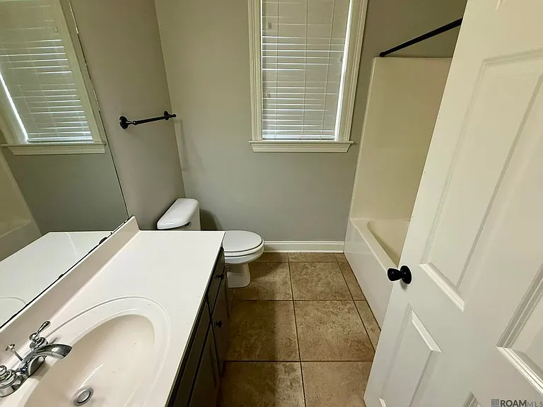 10408 Springtree Ave — Photo 13
