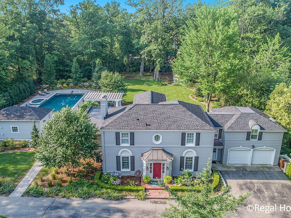 1st image of 2720 Lake Dr SE