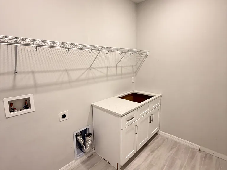 1352 Arklow Cir — Photo 30