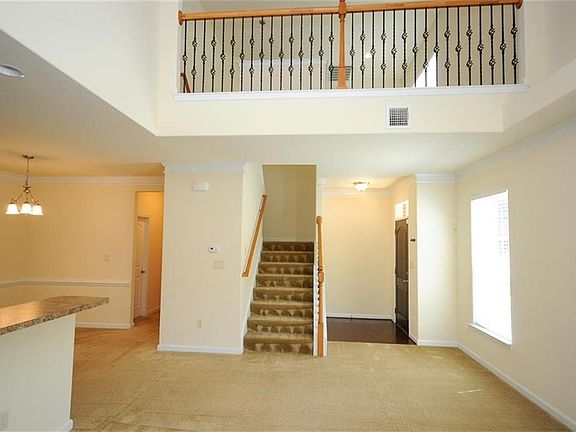 5th image of 827 Harvest Green Ln
