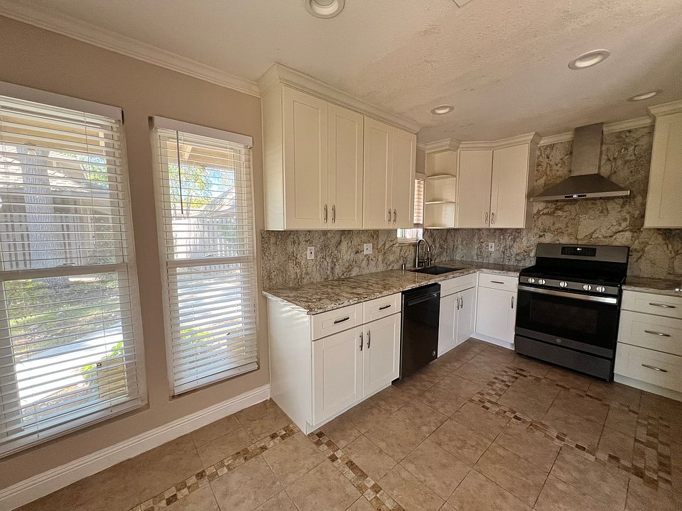 1st image of 21104 White Fir Ct