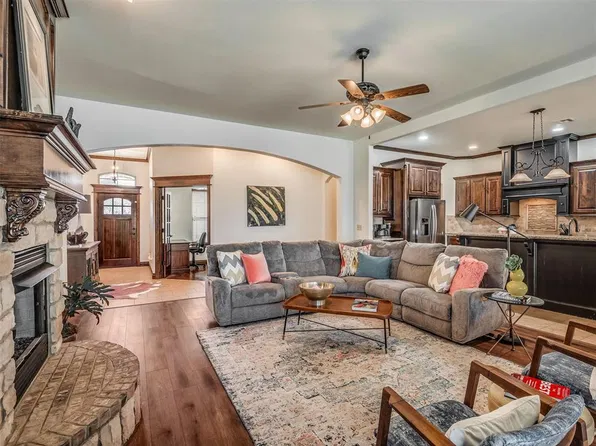13317 NW 4th St, Yukon, OK 73099
