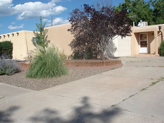 Driveway/Front Entry