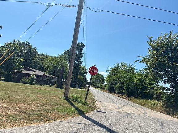 5th image of 657 Curtis St