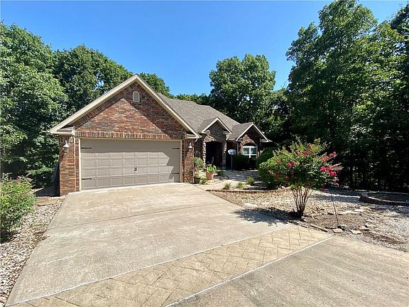 2nd image of 37 Marionet Ln