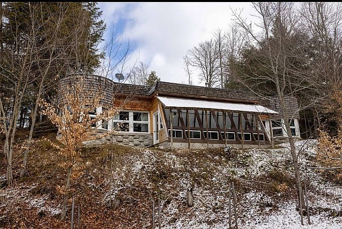 House creek side