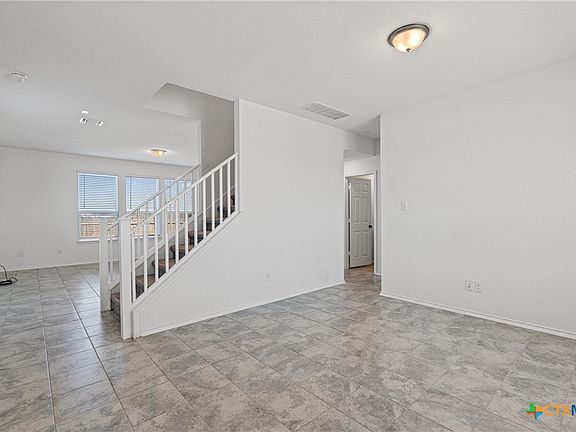 5th image of 204 Benmyrtle Trl
