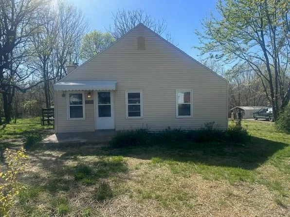 301 S College Street, Stockton, MO 65785