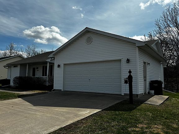 3rd image of 508 Pear Tree Ln