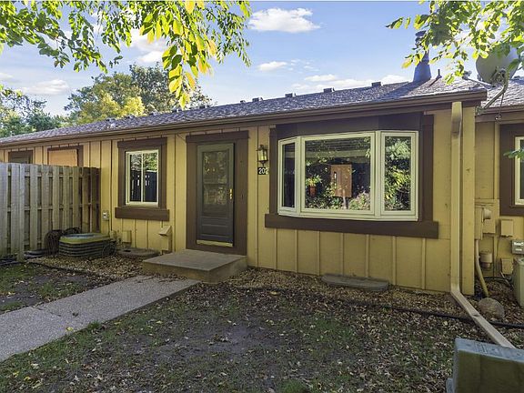 3rd image of 202 River Woods Ln